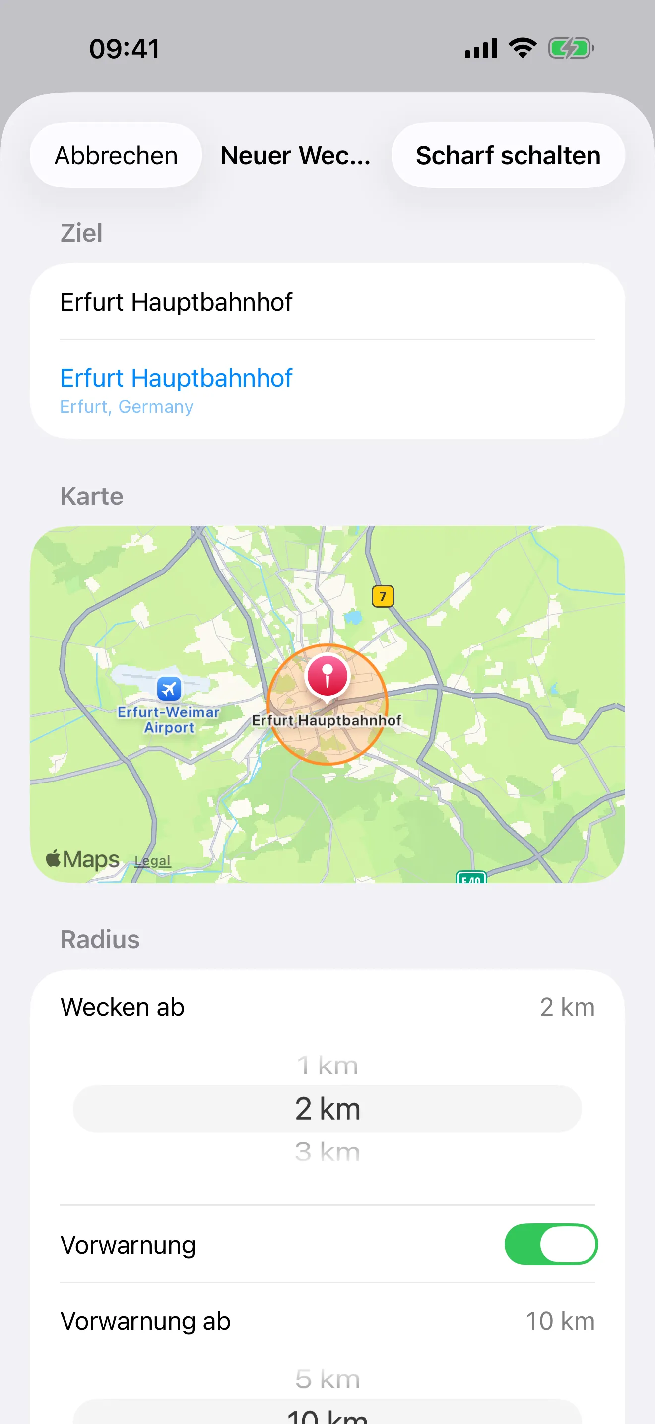 Snoozone auf einem iPhone: das Ziel Erfurt Hauptbahnhof auf einer Karte, darum ein oranger Radius von zwei Kilometern, darunter die Einstellung für die Vorwarnung